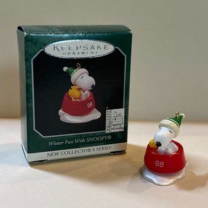 1998 Hallmark Keepsake Winter Fun with Snoopy #1 Miniature / Snoopy & Woodstock